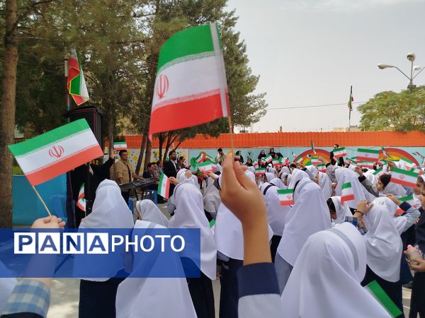 زنگ مهر در دبستان دخترانه سما با حضور مسئولان آموزش و پرورش و دانشگاه آزاد اسلامی کاشمر 