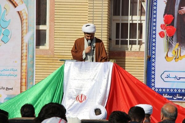 طنین زنگ انقلاب در هنرستان فارابی؛ آغاز شور و جشن دهه فجر در شهرستان سملقان