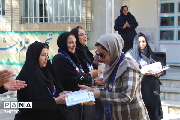 کارگاه آموزشی مدرسان پیشتاز و گردهمایی خبرنگاران پانا شهرستان فاروج با مسئولان سازمان دانش‌آموزی خراسان شمالی 