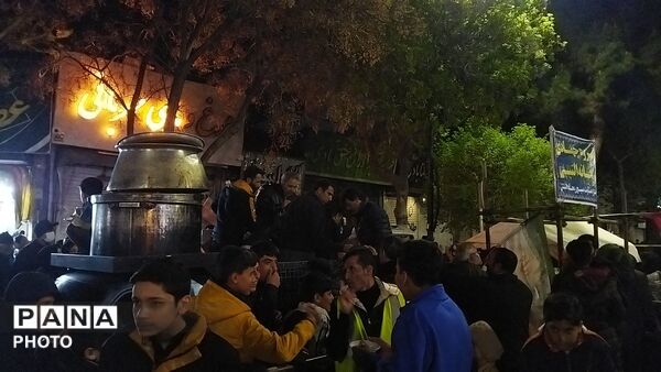 گذری بر فعالیت موکب گروه جهادی ریحانه النبی  در مراسم چهلم رهبر شهید و شهدای میناب 