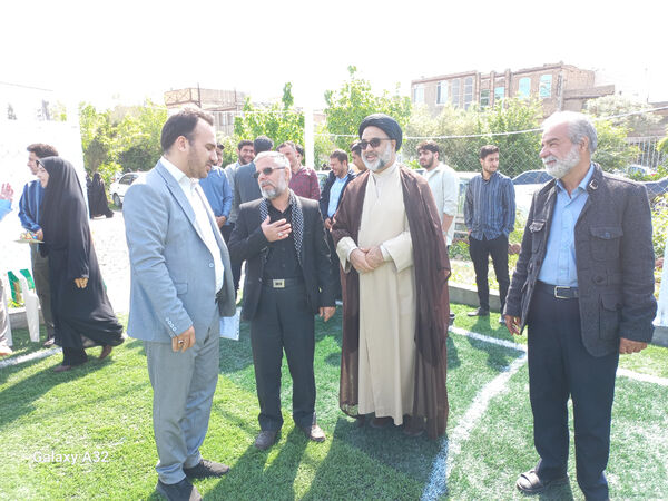 آیین افتتاح زمین چمن مدرسه بهار نور معرفت در قم