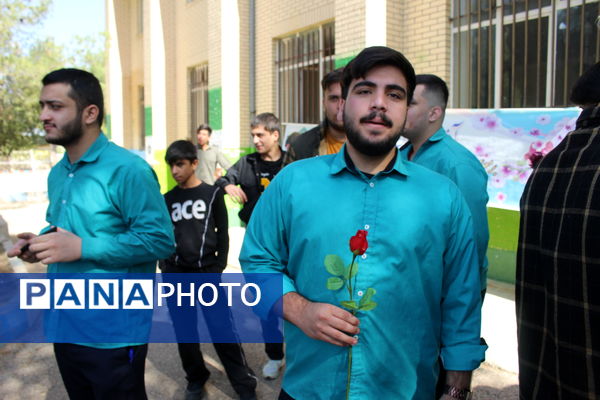 گرامیداشت هفته دفاع مقدس در مدرسه نخبگان عشایر گنجه‌ای یاسوج