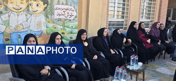 مراسم نمادین نواختن زنگ پدافند غیرعامل در دبستان شهید دهستانی بافق