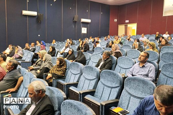 نشست مجمع عمومی انجمن اولیا و مربیان در دبیرستان نمونه دولتی ۹ دی
