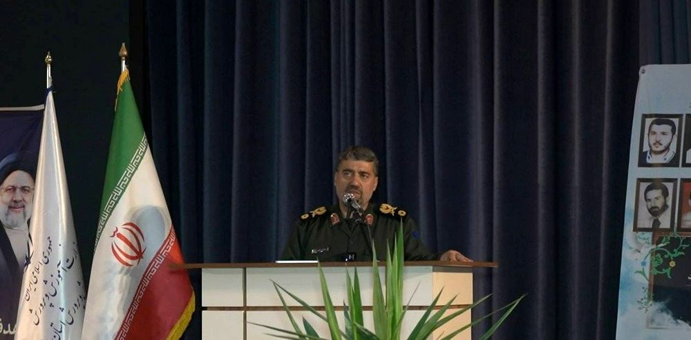 زنده نگه داشتن یاد شهدا، بیدارگر روحیه جهاد در نسل‌های آینده است