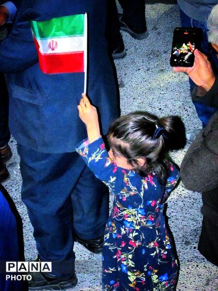 کودکان و جوانان انقلابی کاشمر در میدان خیابان