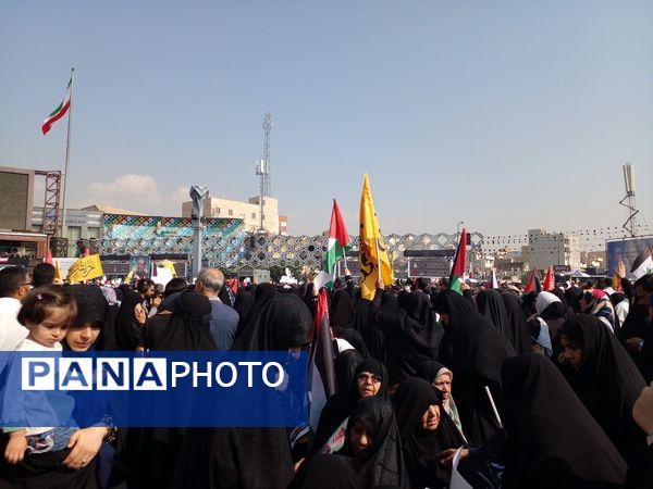 تشیع پیکر مطهر شهید عباس نیلفروشان با حضور پر شور مردم