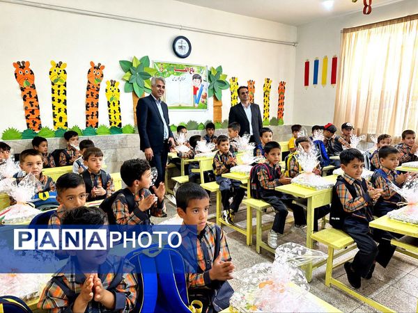 جشن شکوفه ها برای پسران کلاس اولی  دبستان شهید عجمی فدافن