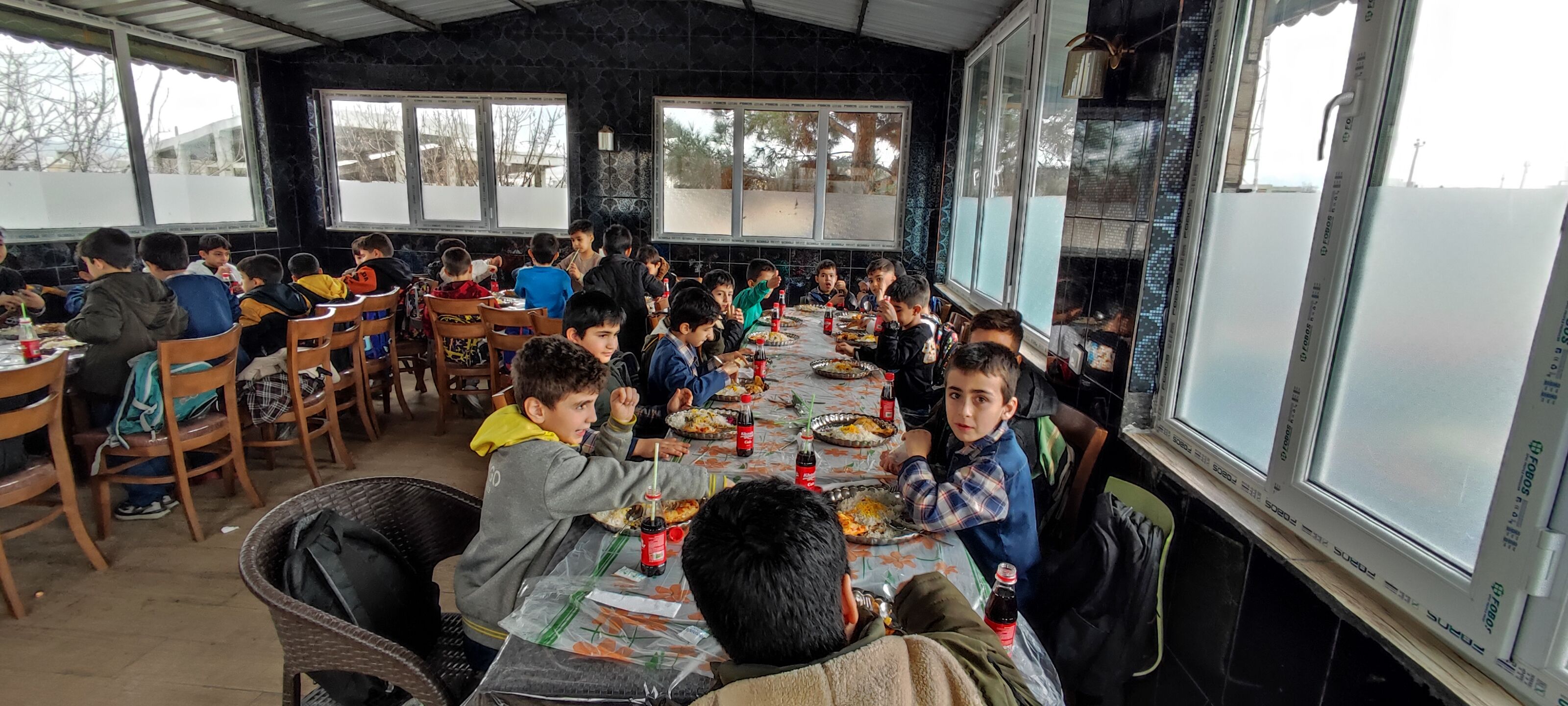 اردوی دانش‌آموزان مدرسه مبین در شهربازی پارک کوثر شیروان