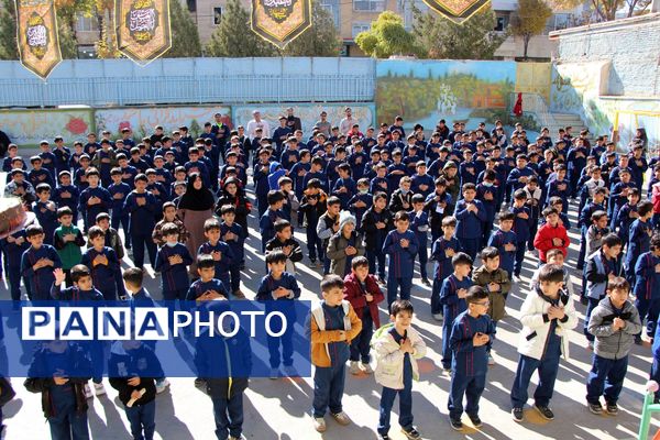 عطر شهادت در کلاس درس؛ دانش‌آموزان سامان میزبان پیکر پاک شهید گمنام شدند