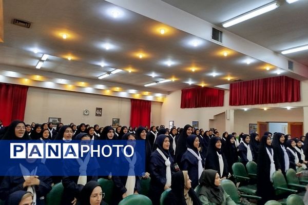 برگزاری «جشن جوانه ها» در دبیرستان راضیه شکرابی ناحیه دو شهرری 