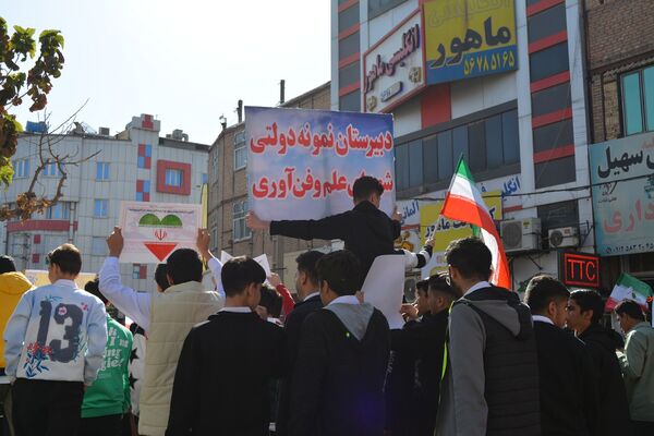 تجلی اقتدار مردم بهارستان در راهپیمایی ۱۳ آبان