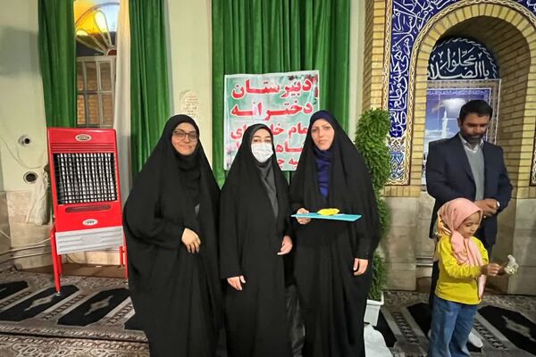 برگزاری مراسم یادواره شهدا در آموزشگاه شاهد 16