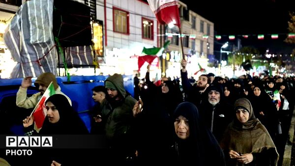حماسه پرشور مردم فردیس، از ادای احترام به مقام شامخ شهیدان تا محکومیت جنایات استکبار جهانی