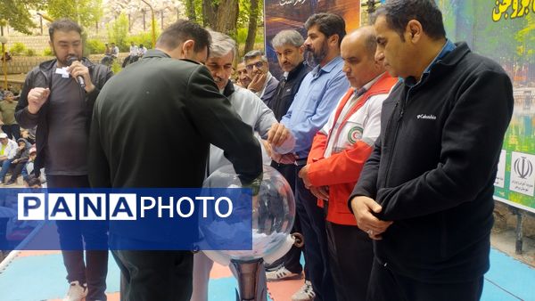 پیاده‌روی خانوادگی بروجنی‌ها