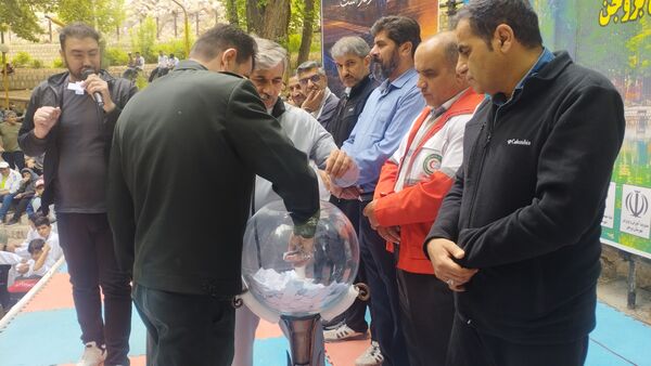 پیاده‌روی خانوادگی بروجنی‌ها