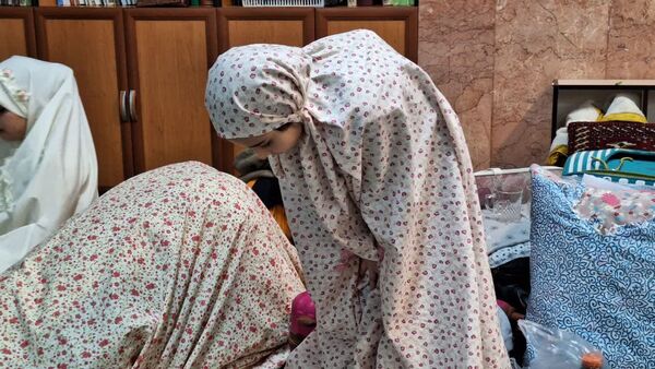 مراسم روز سوم اعتکاف دانش‌آموزان دختر در مسجدالنبی کرج