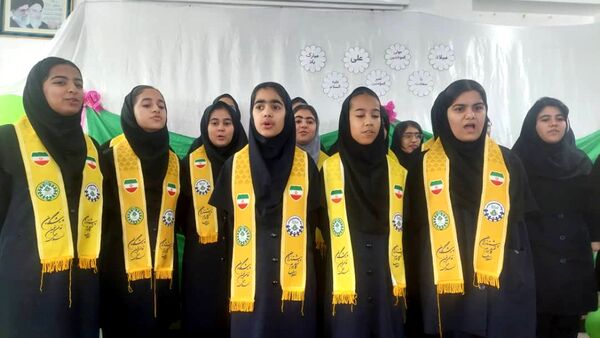 شور و شوق دانش‌آموزان در روز پدر