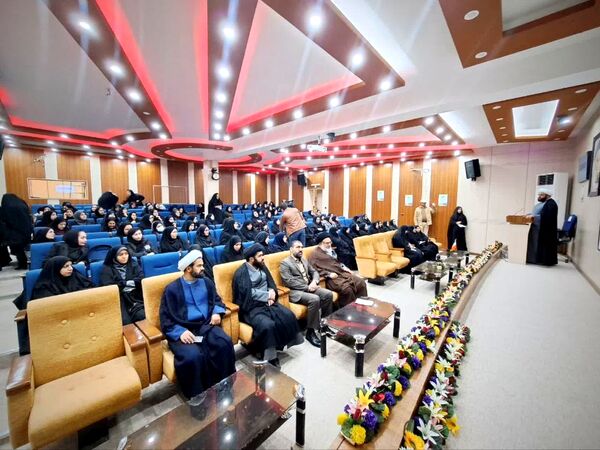 تجلیل نماینده ولی فقیه کهگیلویه و بویراحمد از بانوان شاغل به‌مناسبت ولادت حضرت زهرا (س)