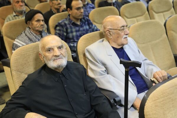 جلسه گرامیداشت و تجلیل از پدران و مادران شهدا 