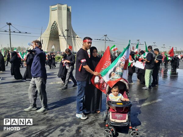 وداع باشکوه ملت با رهبر انقلاب و تشییع پیکر پاک و مطهر ایشان