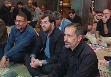 حضور پرشور دانش‌آموزان و فرهنگیان در مراسم بزرگداشت سیدحسن نصرالله در مسجد خاتم‌الانبیا شهرستان ملارد