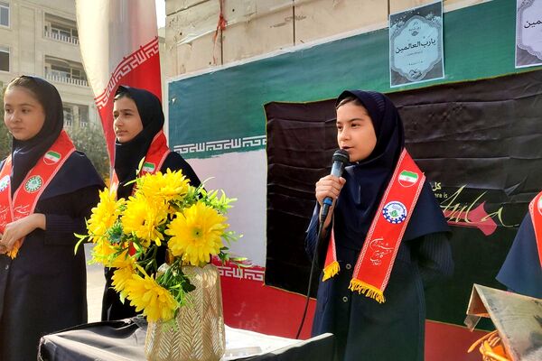 شور وشوق دانش‌آموزان در برنامه صبحگاهی مدرسه مریم بهارستان دو