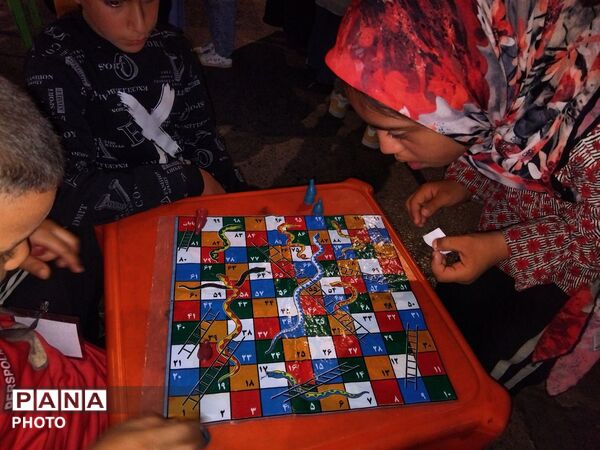 بازی و سرگرمی کودکان در موکب فرهنگیان حسینیه امام خمینی(ره)