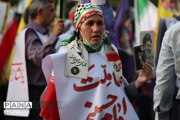 مراسم تجدید بیعت کفن پوشان ورامین با رهبر معظم انقلاب در میدان فلسطین و رواق کشوردوست