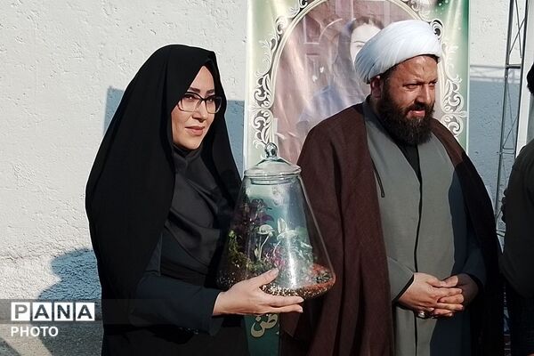 مراسم یادبود آموزگار دبستان نیلوفر رفیعی ناحیه دو شهرری با حضور پیشتازان سازمان دانش‌آموزی 