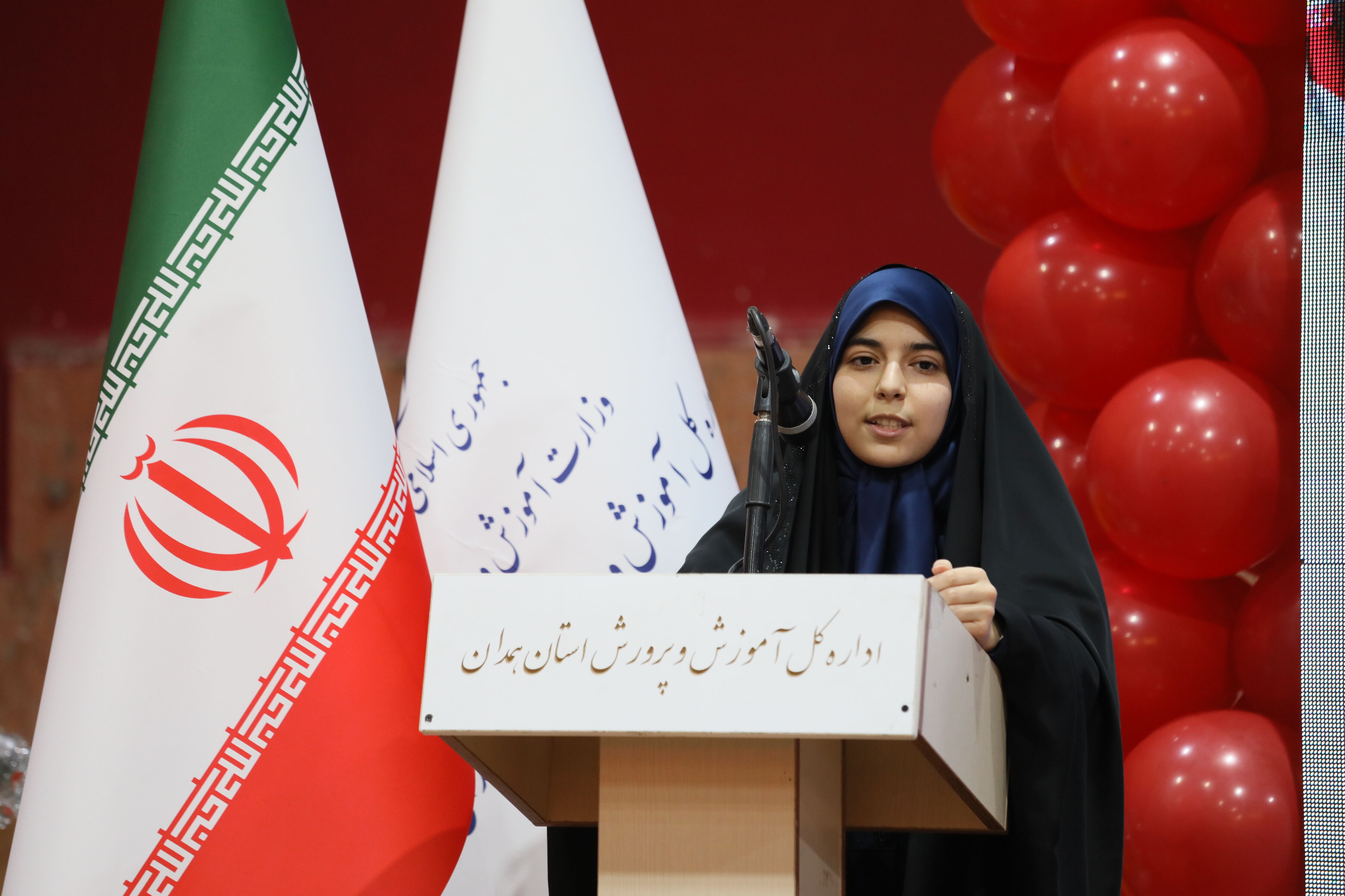 نماینده مجلس دانش‌آموزی کشور بیانیه‌ای انقلابی قرائت کرد