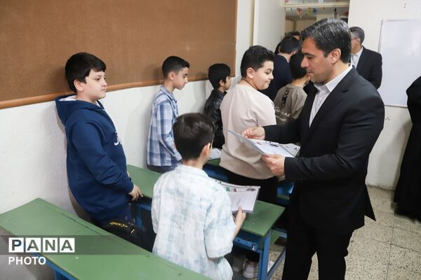 تجلیل مسئولان استانی از دانش‌آموزان و عوامل دبستان میقات به خاطر اقدام انسان‌دوستانه