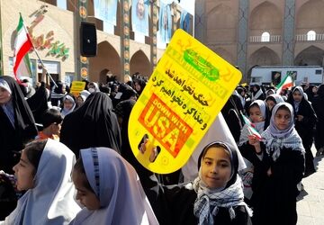 روایت خبرنگار ناحیه دو یزد از راهپیمایی روز دانش آموز 
