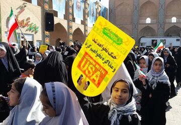 روایت خبرنگار ناحیه دو یزد از راهپیمایی روز دانش آموز 
