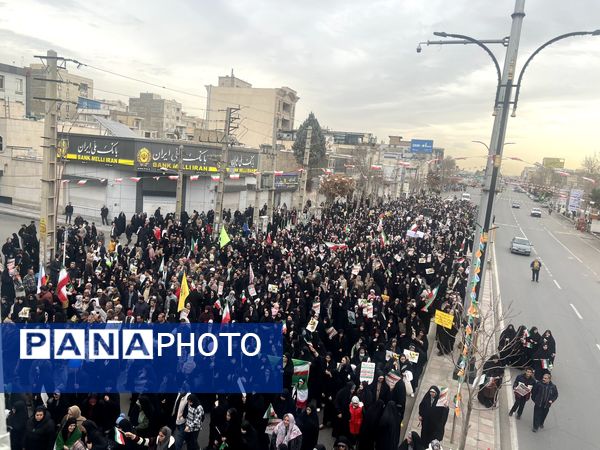 حضور پرشور مردم در راهپیمایی ۲۲ بهمن هشتگرد