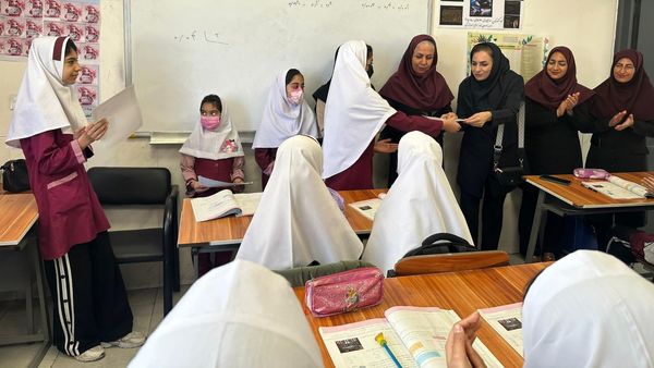 تقدیر از برگزیدگان ویژه‌برنامه هفته جهانی فضا در مدارس حاجی‌آباد