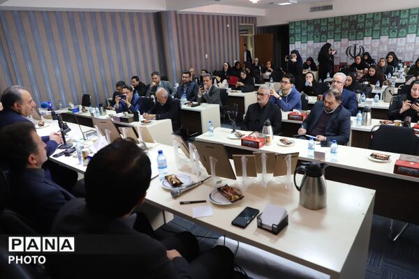 نشست خبری مدیرکل آموزش و پرورش آذربایجان شرقی با اصحاب رسانه به‌مناسبت هفته گرامیداشت مقام معلم
