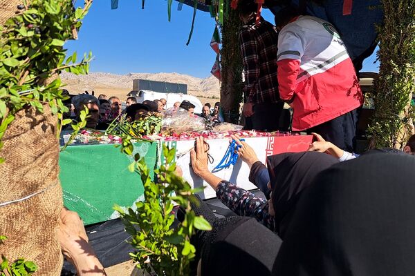حضور پرشور مردم اَفرینه در آیین استقبال از شهید گمنام