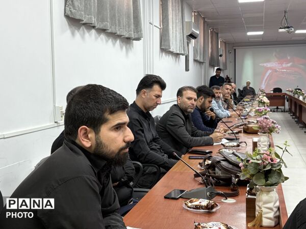 نشست هماهنگی مراسم استانی «احلی من العسل» در اسلامشهر