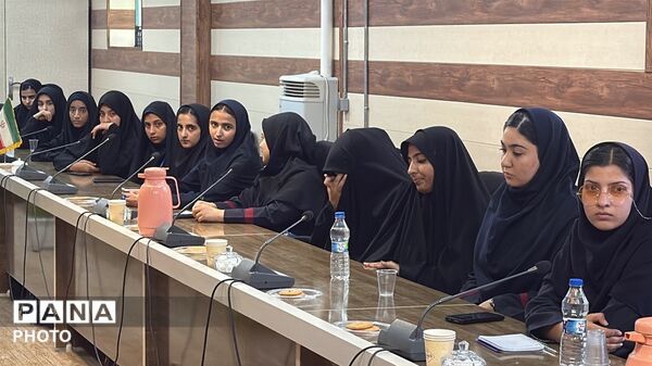نشست صمیمانه دانش‌آموزان پانا با مسئول سازمان دانش‌آموزی شهرستان نهبندان