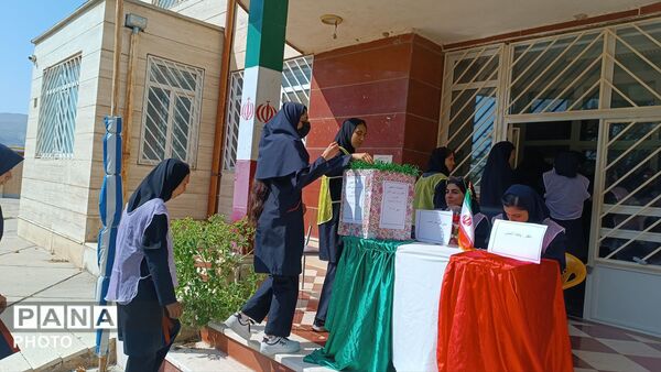 انتخابات ورزشی دانش‌‌آموزی در دبیرستان ام‌ البنین منطقه بیرانوند