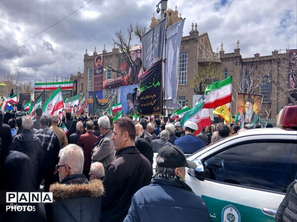 در فراق رهبر شهیدمان به میدان آمدیم 
