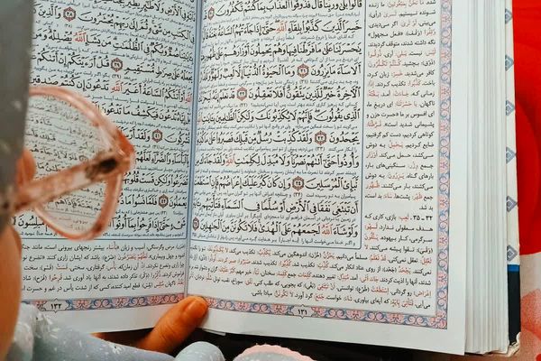 بازدید مسئولان آموزش‌ و پرورش از اعتکاف دختران در مسجد الزهرا(س) قیامدشت