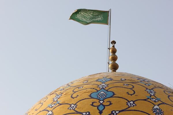 آیین مذهبی تعویض پرچم گنبد حرم مطهر حضرت سلطانعلی ابن امام محمد باقر(ع)
