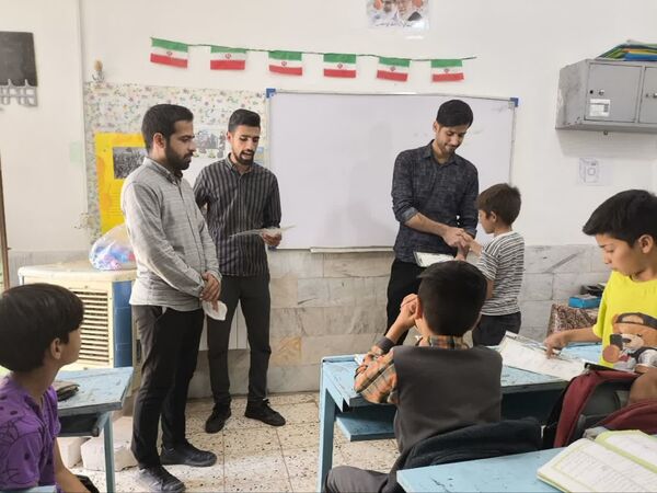 تقدیر از برترین‌های دبستان شهید پسندیده فدافن