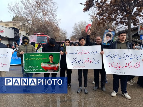 حضور چشمگیر مردم بجنورد در راهپیمایی ۲۲ بهمن