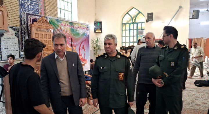 بازدید مسئولین بسیج دانش آموزی کاشمر از معتکفین مسجد جامع
