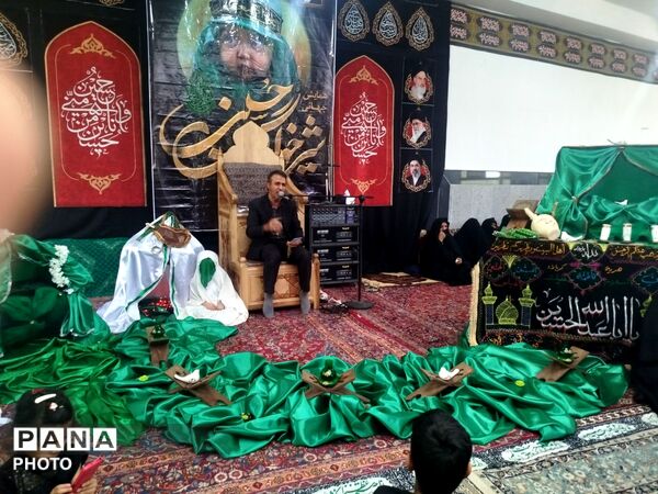 مادران و نوزادان در آئین شیرخوارگان حسینیه عاشورا نیر یزد