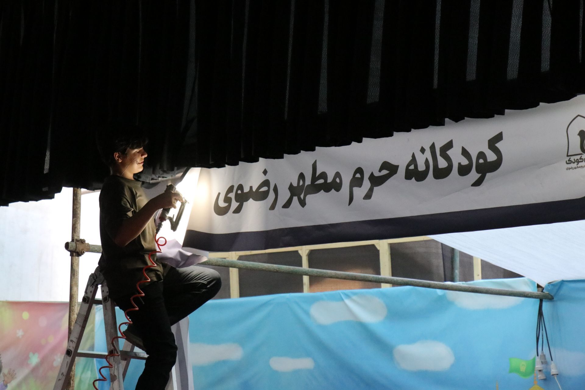 آماده سازی موکب مجاهدین خستگی‌ناپذیر در مشهد ؛ دانش‌آموزان خراسانی به یاد رهبر شهید به میدان آمدند 