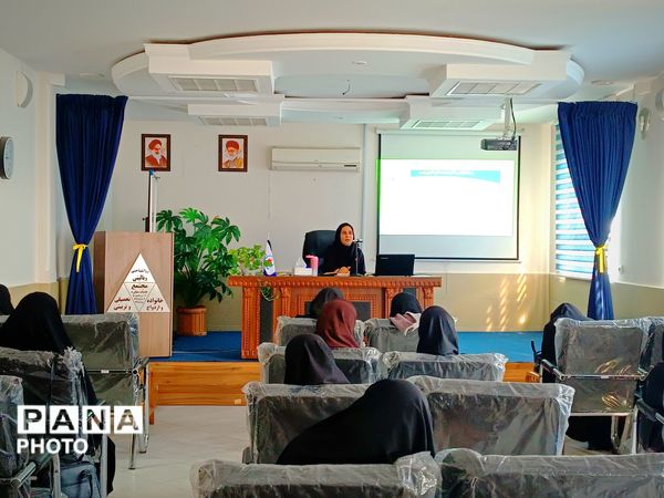 کارگاه استانی آموزشی پیشگیری از خودکشی دانش آموزان در ناحیه پنج مشهد